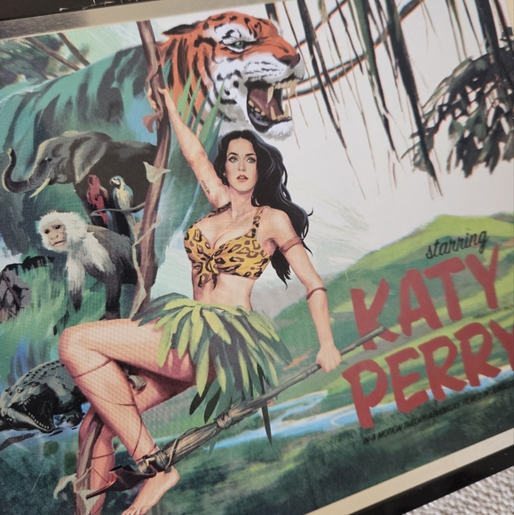 Katy Perry Collectible 2013 Prism Roar JUNGLESCOPE tin Lunchbox - Picture 4 of 5